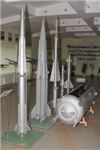 Слева направо: ПР 5Я27 (В-825) системы С-225, ПР 5ТЯ (А-350Ж) системы А-35, исслед. ракета 1Я2ТА для запуска лаборатории "Янтарь", ЗУР 20Д системы С-75М, ЗУР 205 комплекса С-25.